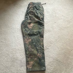Trailcrest Camo sweatpants- size L